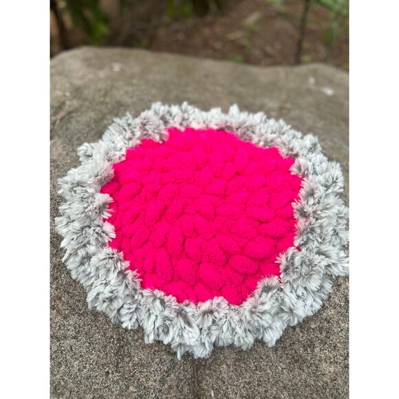 Handcrafted Cat Bed Pet Bed Small Dog Bed “Sweater Weather” Biscuit Dough - Picture 4 of 4